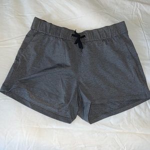 Lululemon On The Fly mid-rise Shorts 2.5”